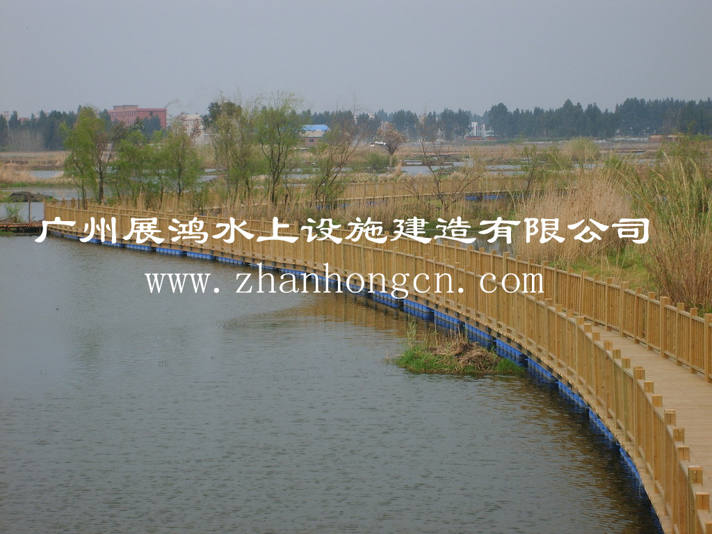 云南腾冲北海湿地公园水上浮桥