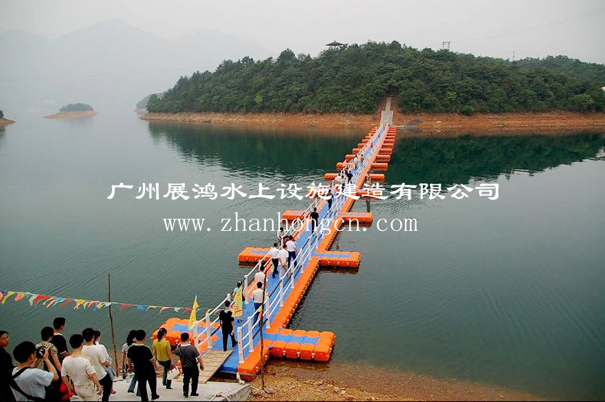 浮筒浮桥